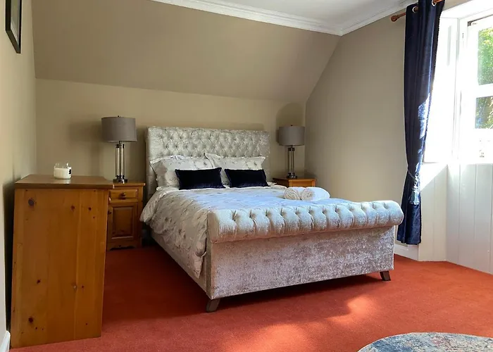Fabulous 2 Bedroom House Just Outside Edinburgh
