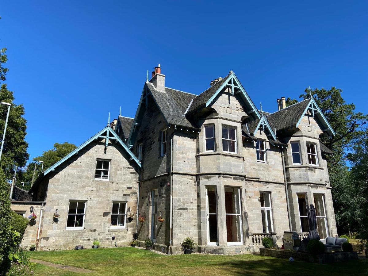Fabulous 2 Bedroom House Just Outside Edinburgh Holiday home