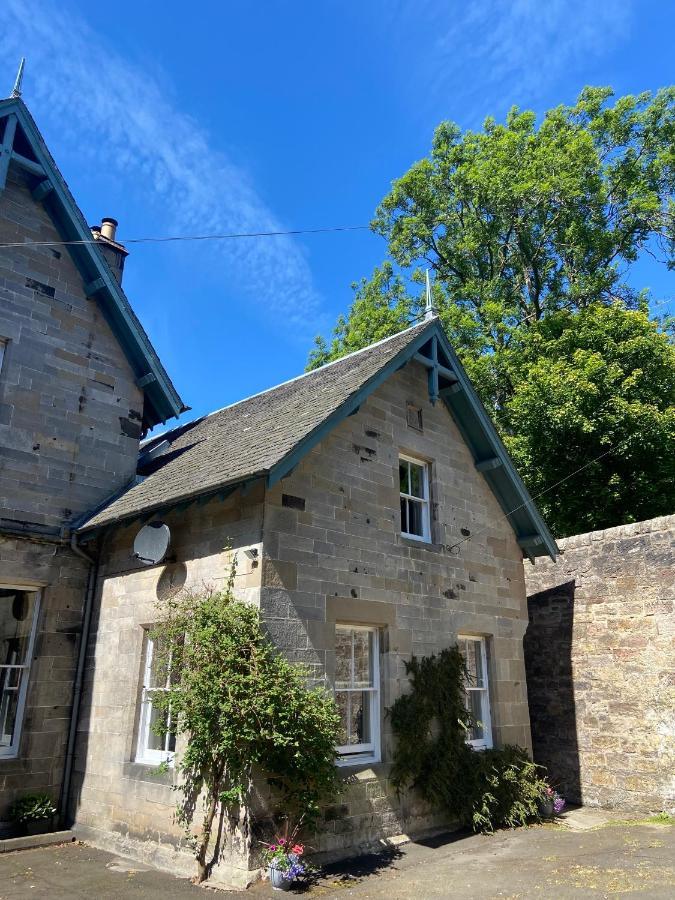 Fabulous 2 Bedroom House Just Outside Edinburgh Holiday home *