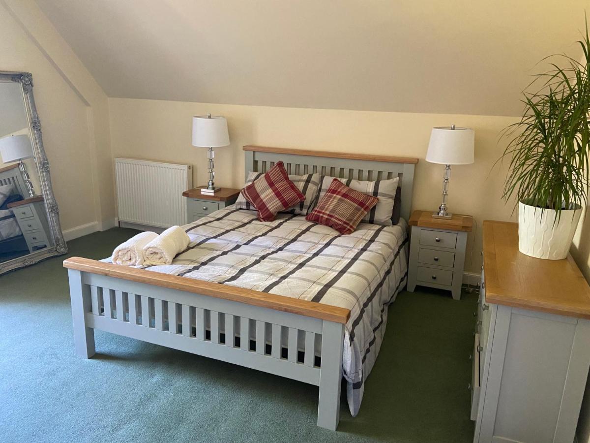 Fabulous 2 Bedroom House Just Outside Edinburgh Holiday home