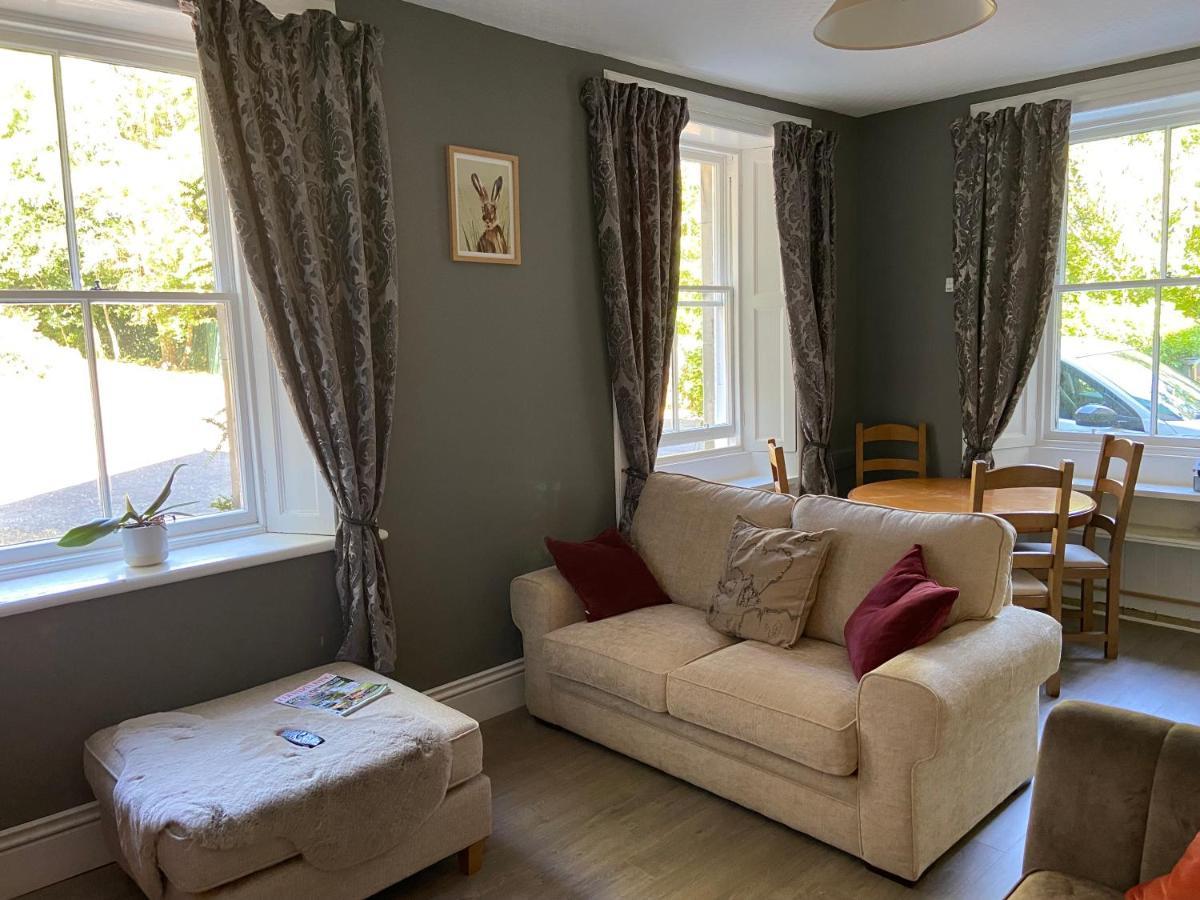 Fabulous 2 Bedroom House Just Outside Edinburgh Holiday home *