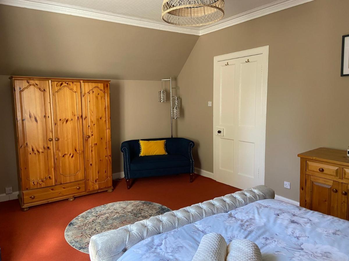 Holiday home Fabulous 2 Bedroom House Just Outside Edinburgh *